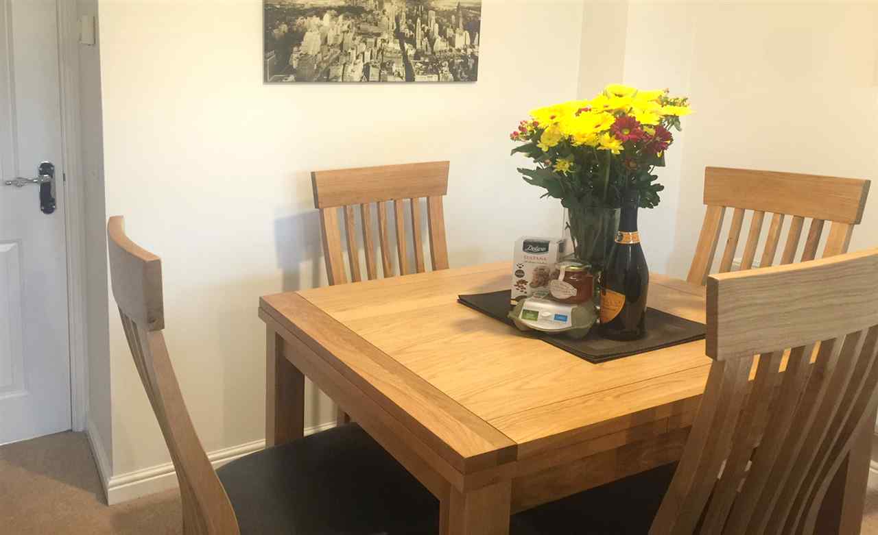 resized-2349823-dining area.jpg